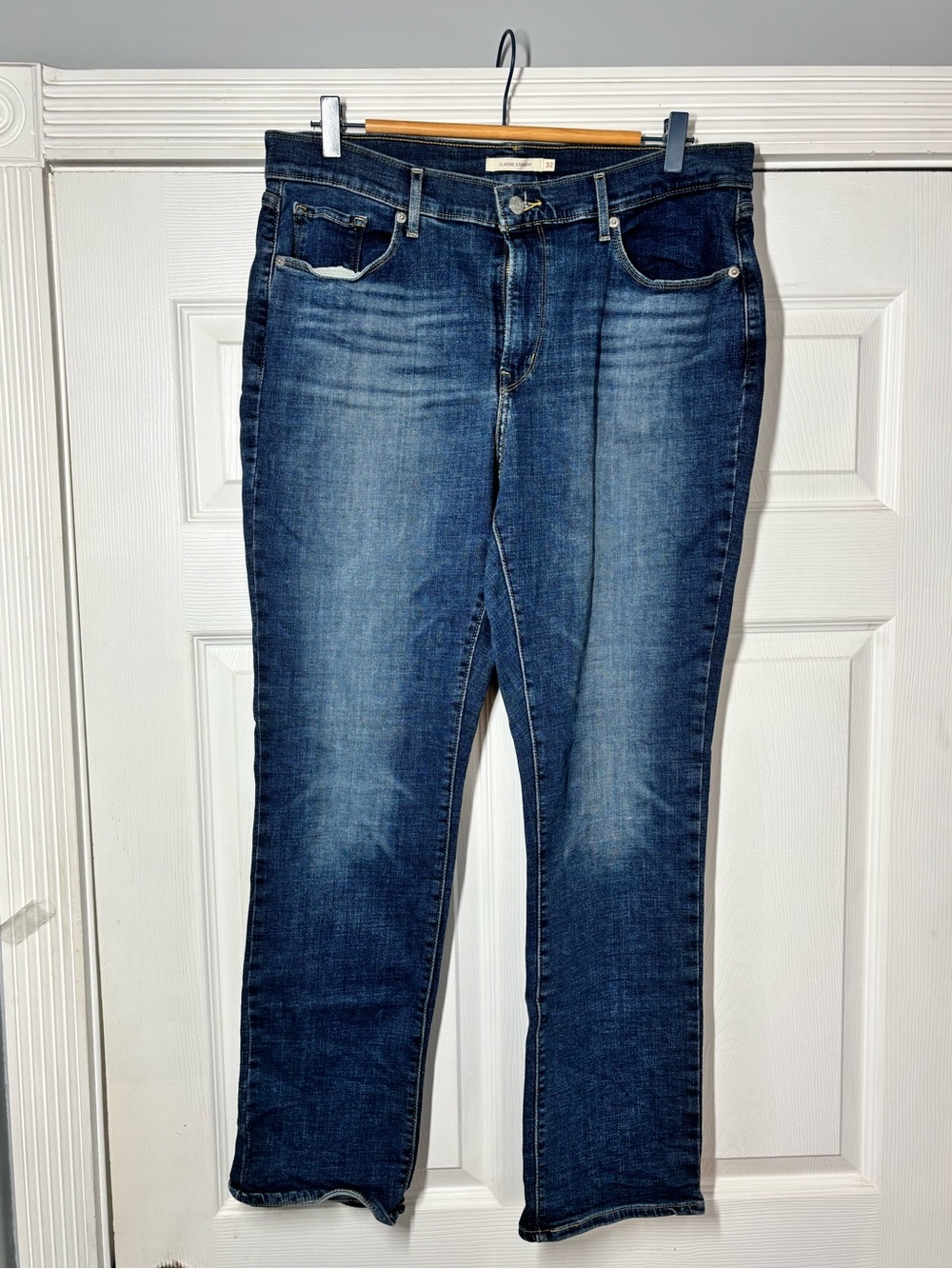 Levi's Womens Classic Straight Jeans Medium Wash Blue Stretch Denim